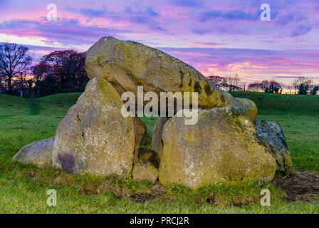 L'inhumation traditionnelle irlandaise dolmen à la Giant's Ring, Belfast, en Irlande du Nord Banque D'Images