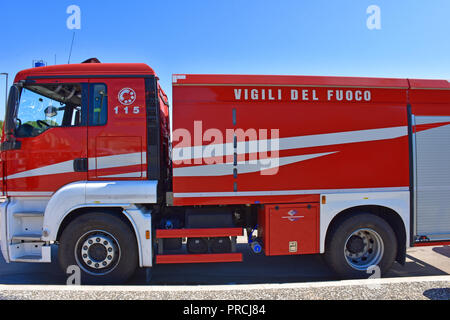 Moderne et technologique camion italien pour les pompiers. Banque D'Images