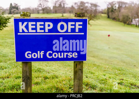 Panneau disant 'Garder Off Golf Course" Banque D'Images