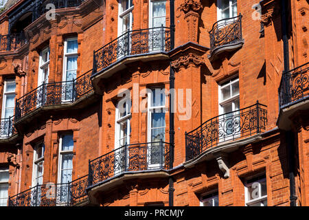 Façade de l'hôtel de luxe du Claridge sur Davies Street, Mayfair, London, UK Banque D'Images