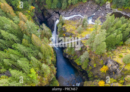 Vue aérienne d'Elk Falls pont suspendu sur l'île de Vancouver, Banque D'Images