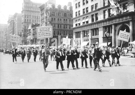 Le jour de l'indépendance, 1918 - Indpendence Day Parade, New York City, le 4 juillet 1918. Les Américains de naissance allemande, Fifth Avenue Banque D'Images