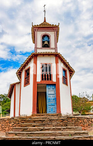 Ancien et historique dans l'église catholique et l'architecture coloniale baroque construit en 1717 dans la ville de Sabara dans le Minas Gerais Banque D'Images