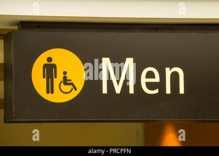 L'aéroport de Seattle Tacoma, WA, USA - Juin 2018 : enseigne lumineuse à l'intérieur de l'aérogare à l'aéroport de Seattle Tacoma à l'entrée de l'homme toile Banque D'Images