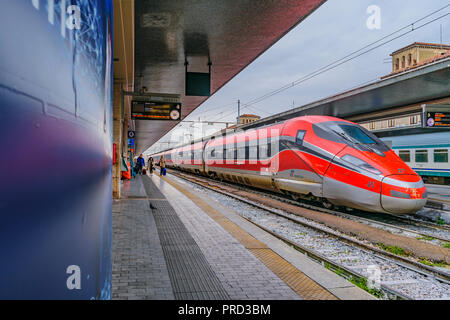 Venise, Italie, JANVIER - 2018 - train stationné à la gare de Santa Lucia de Venise, ville Italie Banque D'Images