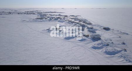 Tuktoyaktuk, Tuk, T.N.-O., Territoires du Nord-Ouest, Canada, Panorama aérien, Brian Martin RMSF Banque D'Images