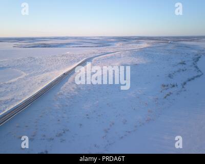 L'Autoroute de Tuktoyaktuk, Territoires du Nord-Ouest, vue aérienne, Brian Martin RMSF Banque D'Images