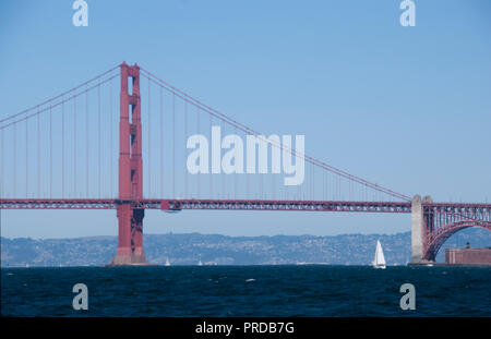 La tour sud du Golden Gate Bridge, près de San Francisco, Californie, USA. Banque D'Images