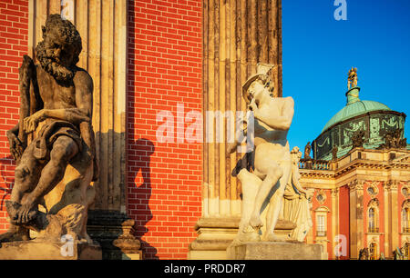 L'Europe, Allemagne, Brandenburg, Potsdam, site de l'Unesco, parc de Sanssouci, le nouveau palais baroque prussien (Neues Palais) construit par le roi Frédéric II Banque D'Images