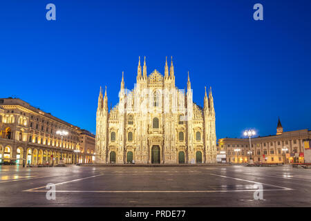 Milan Italie, nuit sur les toits de la ville de Milano Duomo Banque D'Images