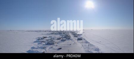 Tuktoyaktuk, Tuk, T.N.-O., Territoires du Nord-Ouest, Canada, Panorama aérien, Brian Martin RMSF Banque D'Images