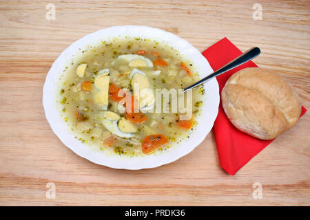 Soupe traditionnelle polonaise bortsch blanc Banque D'Images