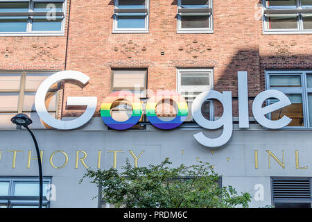 La ville de New York, USA - 12 juin 2017 : logo Google à l'extérieur d'un bâtiment du siège de Google. New York, USA Banque D'Images