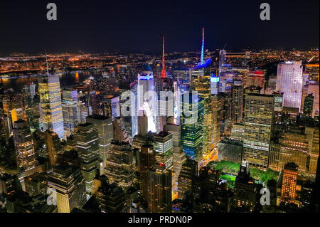 Vue aérienne de Times Square dans la nuit Banque D'Images