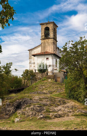 Chapelle de la Madonna della Ceriola sur l'île de Monte Isola. Italie Banque D'Images