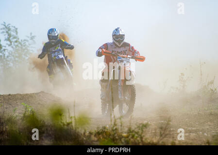 Belgrade, Serbie - Septembre 23, 2018 : les concurrents motos tours pendant la course de motocross trophée de Belgrade en MX Park track Banque D'Images