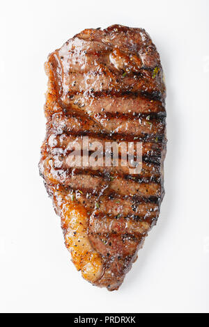 Faux filet grillé Steak de bœuf persillé isolé sur fond blanc, vue du dessus Banque D'Images