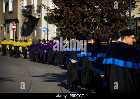 Cracovie, Pologne. 1 octobre, 2018. Des professeurs de plusieurs facultés assister à la 655th procession de l'ouverture de l'année académique à l'Université Jagellonne. Fondée en 1364, l'Université Jagellonne est la plus ancienne université en Pologne, la deuxième plus ancienne université d'Europe centrale, et l'une des plus anciennes universités du monde. Credit : Omar Marques/SOPA Images/ZUMA/Alamy Fil Live News Banque D'Images