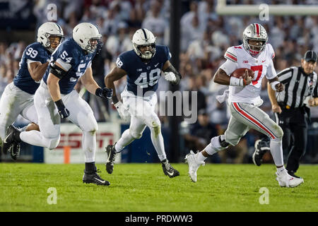 University Park, Pennsylvania, USA. Sep 29, 2018. Ohio State Buckeyes quarterback Dwayne Haskins (7) brouille durant la première moitié de la NCAA football match entre l'Ohio State Buckeyes et la Penn State Nittany Lions au stade Beaver. Crédit : Scott/Taetsch ZUMA Wire/Alamy Live News Banque D'Images