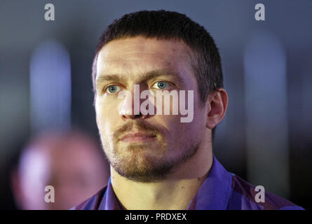 Kiev, Ukraine. 1 octobre, 2018. Boxeur ukrainien Oleksandr USYK prend part à l'ouverture de la 56e Convention mondiale de boxe à Kiev, Ukraine, le 1 octobre 2018. Le WBC 56e congrès mondial à laquelle prennent part les légendes de la boxe Evander Holyfield, Lennox Lewis, Eric Morales et environ 700 participants de 160 pays s'exécute à Kiev à partir du 30 septembre au 5 octobre. Crédit : Serg Glovny/ZUMA/Alamy Fil Live News Banque D'Images