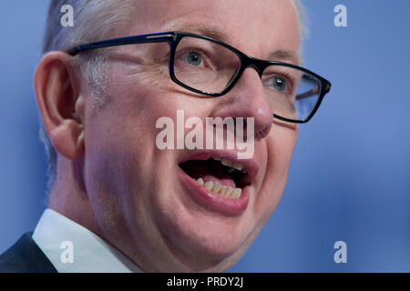 Birmingham, UK. 1er octobre 2018. Michael Gove, Secrétaire d'État à l'environnement, de l'Alimentation et des affaires rurales et le député conservateur de Surrey Heath, prend la parole à la conférence du parti conservateur à Birmingham. © Russell Hart/Alamy Live News. Banque D'Images