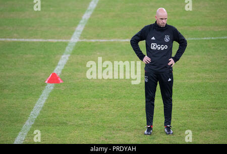 Munich, Bavière. 06Th Oct, 2018. 01 octobre 2018, Allemagne, Munich : Soccer : Ligue des Champions, le Bayern de Munich contre l'Ajax Amsterdam, l'étape de groupe, groupe E, 2ème journée de formation final, l'Ajax d'Amsterdam. Coach Erik dix Hag prend part à la formation. Crédit : Sven Hoppe/dpa/Alamy Live News Banque D'Images