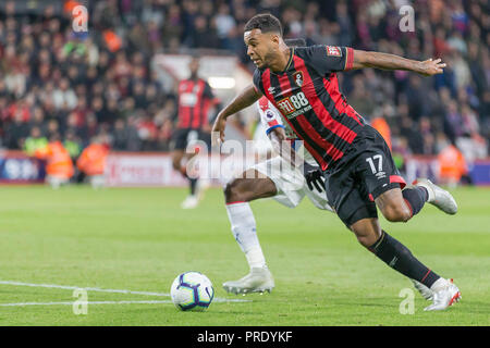 Bournemouth, Royaume-Uni. 1 octobre 2018. Josh Roi de Bournemouth au cours de la Premier League match entre l'AFC Bournemouth et Crystal Palace à la vitalité Stadium, Bournemouth, Angleterre le 1 octobre 2018. Photo de Simon Carlton. Usage éditorial uniquement, licence requise pour un usage commercial. Aucune utilisation de pari, de jeux ou d'un seul club/ligue/dvd publications. Credit : UK Sports Photos Ltd/Alamy Live News Banque D'Images