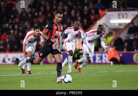 Stade de vitalité, Bournemouth, Royaume-Uni. 1 octobre, 2018. Premier League EPL, Bournemouth contre Crystal Palace ; Stanislas Junior de Bournemouth partitions de la 87e minute en Action Crédit : 2-1 Plus Sport/Alamy Live News Banque D'Images