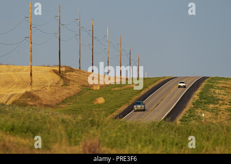 Fortuna, Dakota du Nord, USA. Sep 8, 2018. Peu de circulation des véhicules le long de la route 5 Dakota du Nord, à l'Est de Fortuna, N.D. Credit : Bayne Stanley/ZUMA/Alamy Fil Live News Banque D'Images