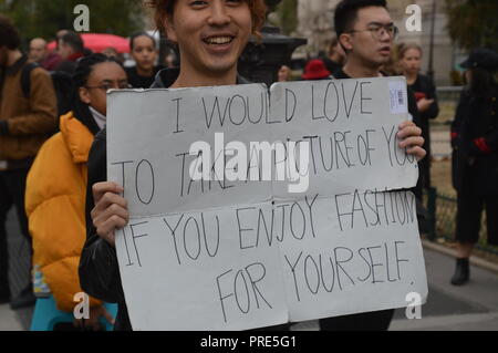 Paris, France. 2e oct, 2018. La Fashion Week de Paris 2018. Défilé Chanel. Grand Palais, Paris, France. , . 10h30. Credit : Alphacit NEWIM/Alamy Live News Banque D'Images