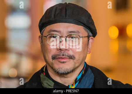 Londres, Royaume-Uni. 2e oct, 2018. Tim Yip - Lili, une installation artistique de grande envergure qui fait partie de la BAFTA et Academy Award Winner Tim Yip, directeur d'art aux multiples facettes du projet Cloud particulièrement chargé pour cette année, l'évolution de la Chine Festival. Le projet intègre également un défilé de mode le dimanche 7 octobre montrant 25 costumes spécialement conçus, élaborés au cours des mois de la collaboration entre certains des plus grands créateurs de mode de Londres et la plupart des étudiants prometteurs de la mode. Crédit : Guy Bell/Alamy Live News Banque D'Images