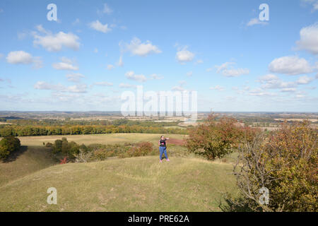 Pegsdon, UK. 06Th Oct, 2018. Une coureuse de prendre une photo selfies en haut de l'Pegsdon Hills et Hoo peu Nature réserver un endroit populaire avec des coureurs près du village de Pegsdon, Hertfordshire, England Crédit : Martin Parker/Alamy Live News Banque D'Images