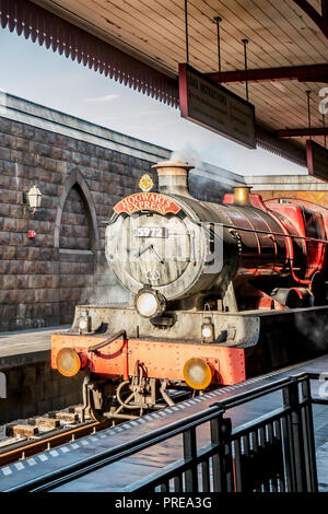 ORLANDO, FLORIDE, Etats-Unis - Décembre 2017 : Le monde magique de Harry Potter - le Poudlard Express Gare et la plate-forme, Universal Studios Flori Banque D'Images