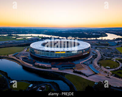 Nouvelle antenne d'Optus Stadium de Perth, Australie au lever du soleil Banque D'Images