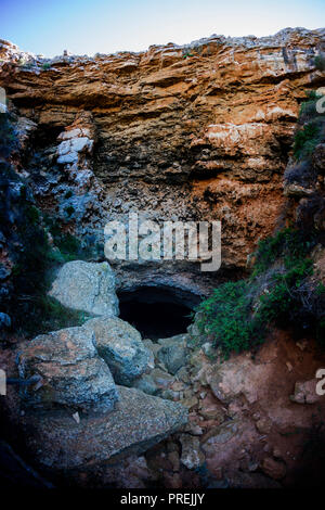 Entrée de la grotte de Cocklebiddy plaine du Nullarbor, Australie occidentale Banque D'Images