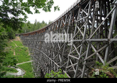 Pont sur chevalets Kinsol sur l'île de Vancouver, Canada Banque D'Images