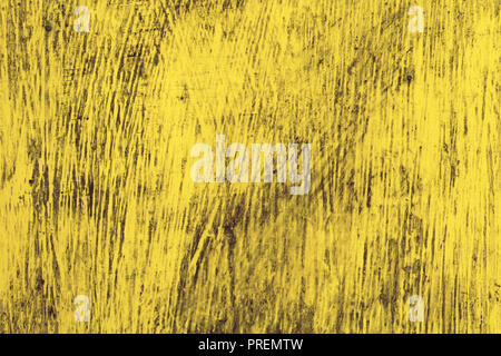 Un mur en bois est couverte de riches lumineux de la vieille peinture. Vieux bois jaune, texture de fond. Banque D'Images