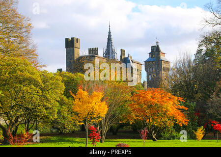 Le Château de Cardiff, Pays de Galles, UK dans le soleil d'automne Banque D'Images