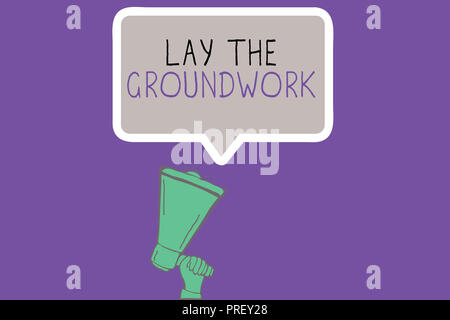 La main conceptuel montrant jeter les bases. Photo d'entreprise présentant la préparation de la base ou la Fondation pour quelque chose. Banque D'Images