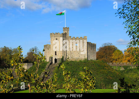 Le Château de Cardiff, Pays de Galles, UK dans le soleil d'automne Banque D'Images