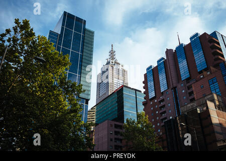 Regardant les CBD de Melbourne, Australie gratte-ciel Banque D'Images