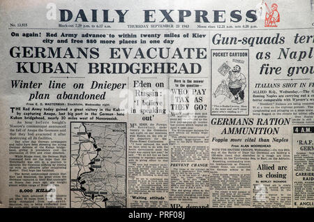 Seconde Guerre mondiale les manchettes dans le journal Daily Express allemands 'évacuer' Pont du Kouban Londres Angleterre Royaume-Uni le 23 septembre 1943 Archives historiques Banque D'Images