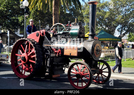 La conduite australienne retro petite locomotive à vapeur pour montrer les gens d'affaires de garden park de St John's Anglican Church le 28 mai 2016 à Perth Banque D'Images