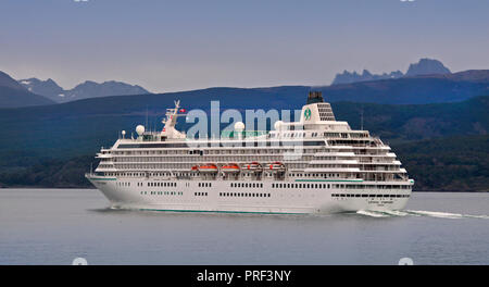 Bateau de croisière Crystal Symphony, le Canal de Beagle, Tierra del Fuego, Argentina Banque D'Images