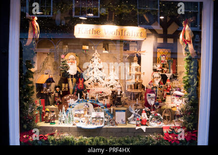 York, UK - 12 déc 2016 : Käthe Wohlfahrt au long de l'année boutique de Noël vitrine afficher le 12 décembre à New York, Stonegate Banque D'Images