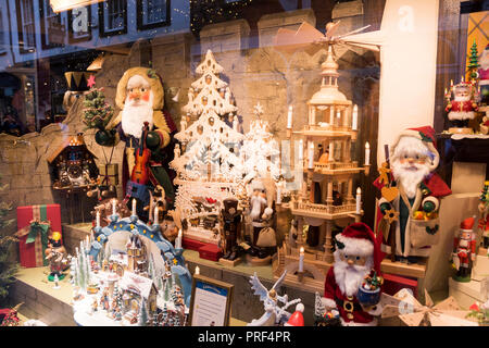 York, UK - 12 déc 2016 : Käthe Wohlfahrt au long de l'année boutique de Noël vitrine afficher le 12 décembre à New York, Stonegate Banque D'Images