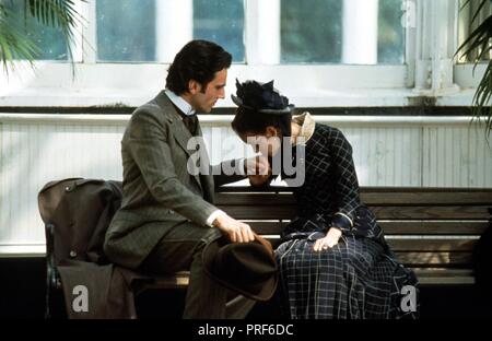 Titre original : L'ÂGE D'INNOCENCE. Titre en anglais : L'ÂGE D'INNOCENCE. Année : 1993. Directeur : MARTIN SCORSESE. Stars : DANIEL DAY-LEWIS ; Winona Ryder. Credit : Columbia Pictures / CARUSO, Phillip / Album Banque D'Images