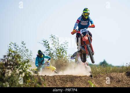 Belgrade, Serbie - Septembre 23, 2018 : les concurrents motos tours pendant la course de motocross trophée de Belgrade en MX Park track Banque D'Images