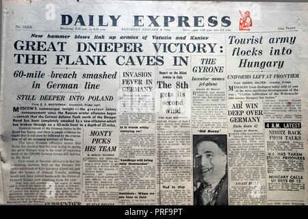 Page de titre dans le journal Daily Express Seconde Guerre mondiale WWII "grande victoire du Dniepr le flanc des cavernes de l' le 8 janvier 1944 Londres, Angleterre, Royaume-Uni Banque D'Images