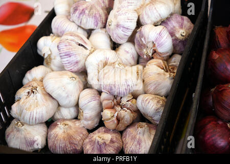 Un marché aux légumes au Portugal propose des fruits et légumes colorés Banque D'Images